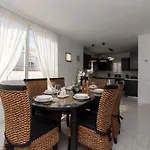 וילה Melua